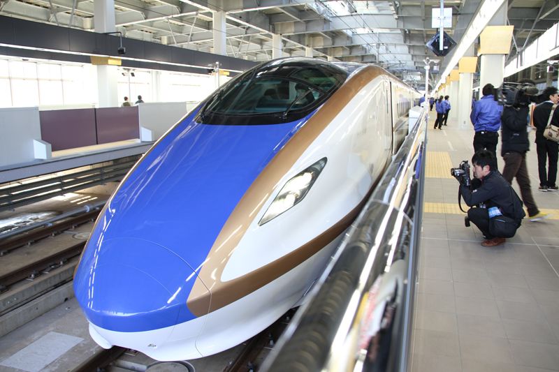 The lead carriage of the Hokuriku Shinkansen.