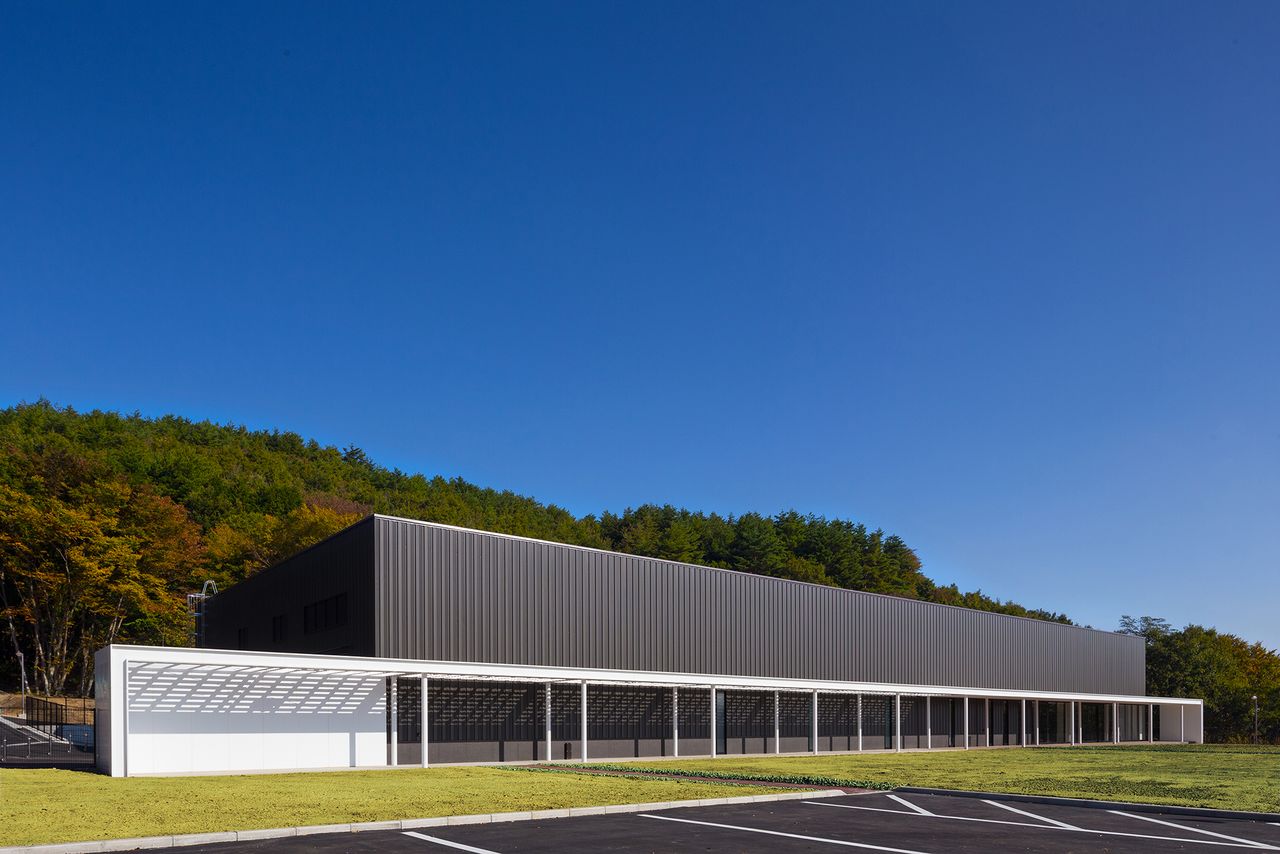 Set amid beautiful natural surroundings, the Fukushima Ōse Winery building houses state-of-the-art equipment, a shop, and a seminar room. (Courtesy Fukushima Ōse Winery)