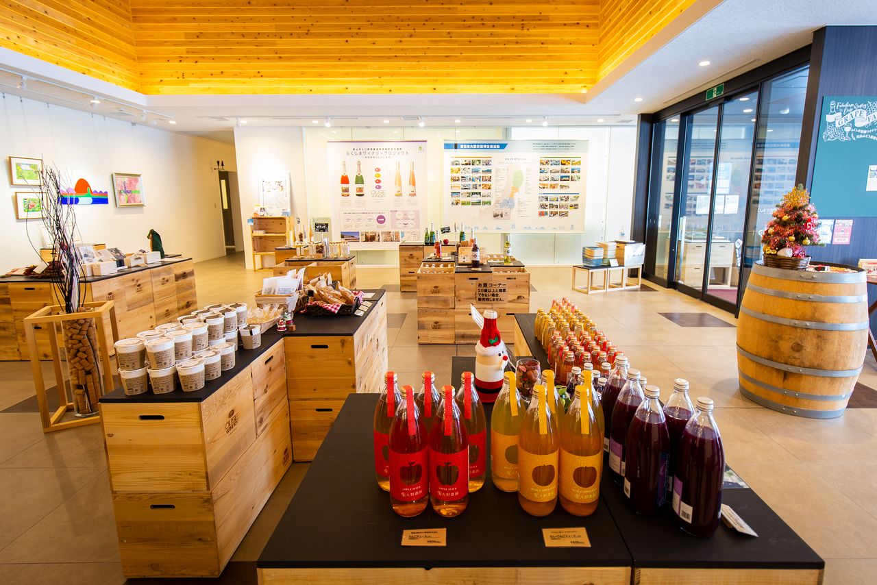 The shop includes a wine-tasting corner and also serves nonalcohol drinks made with Fukushima-grown fruits.