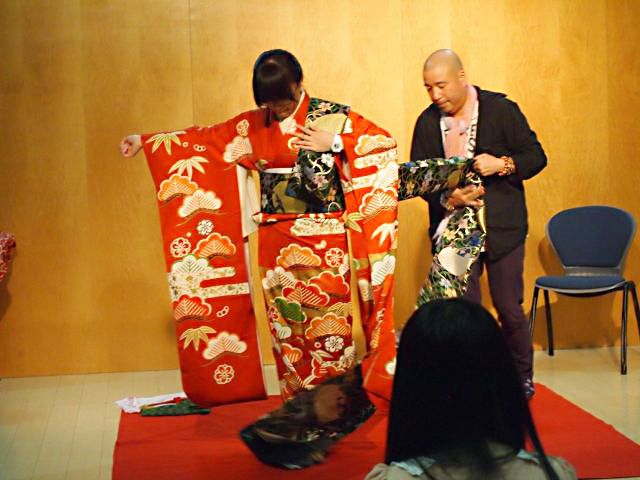 紅白歌合戦で出演者が着用した大振袖