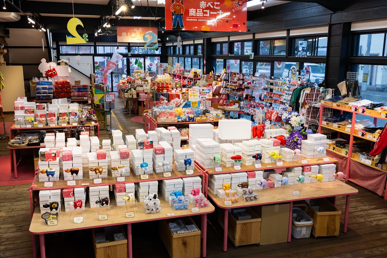 擺滿數百種多采多姿BEKO周邊商品的「赤牛天地飯盛山店」