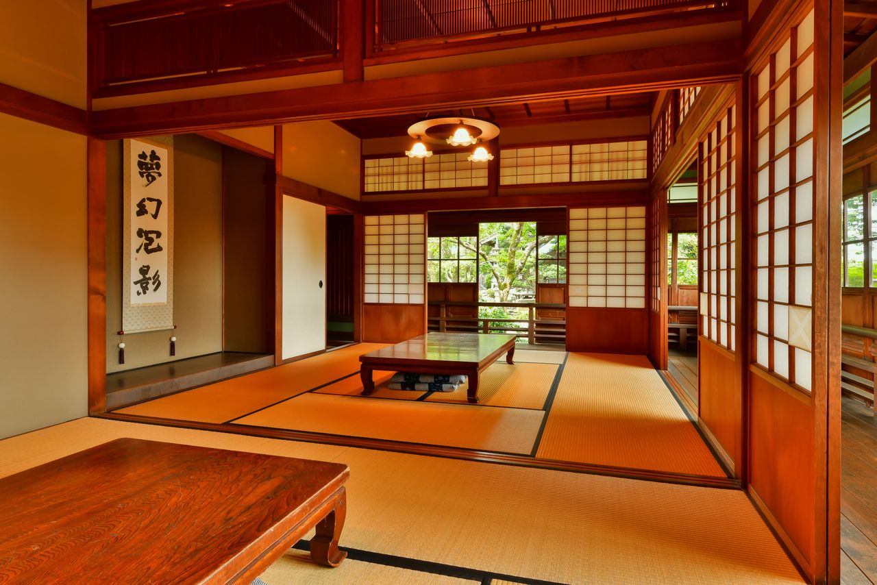 曾經是豪農宅邸「椿壽莊」的座敷,新潟縣田上町(PIXTA)