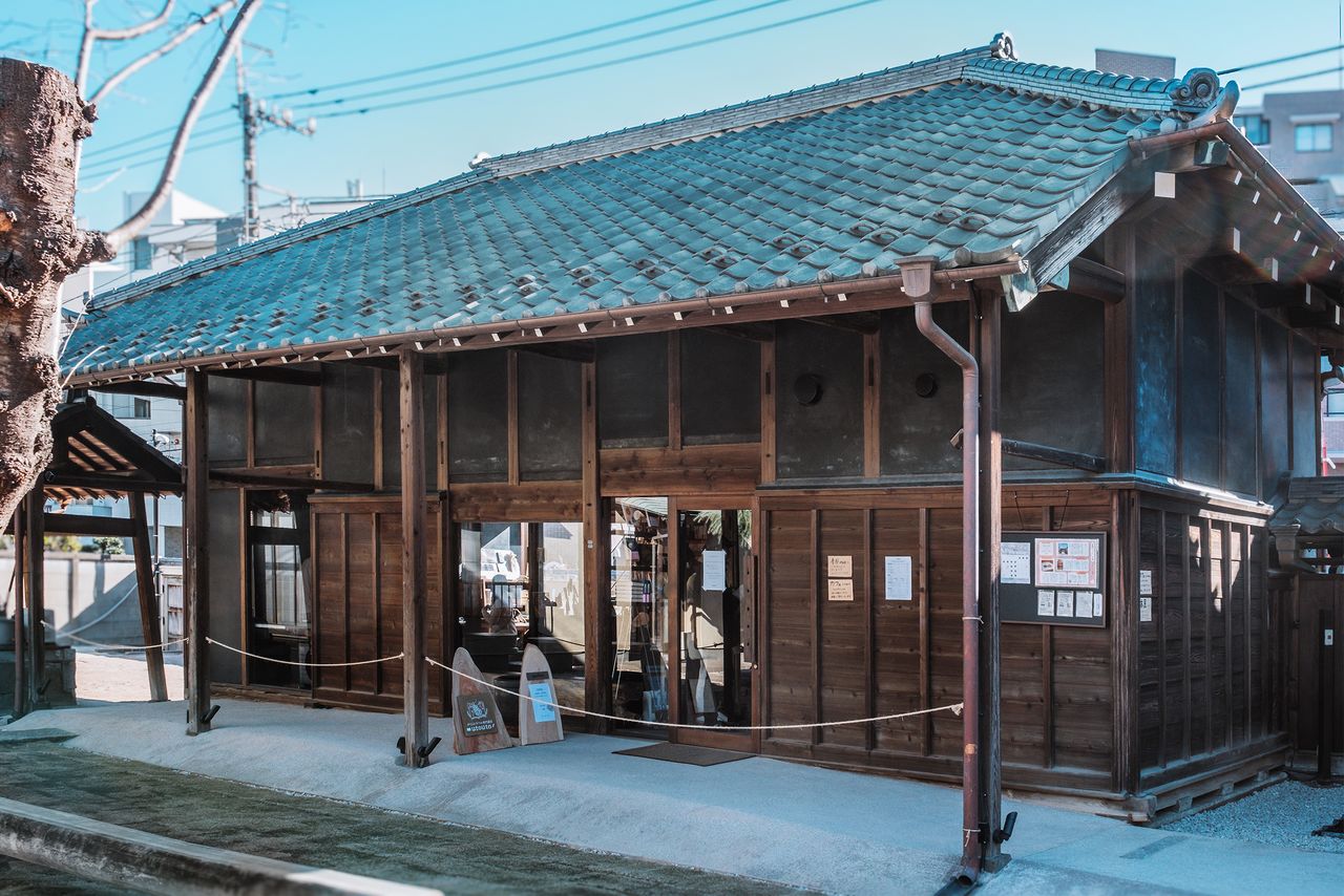 入駐咖啡館和書店的「東之藏」