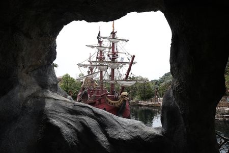2024年6月,東京迪士尼海洋新園區「幻想泉鄉」內「彼得潘」區域的海盜船。攝於千葉縣浦安市