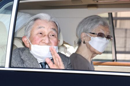 上皇夫婦進入葉山御用邸靜養。攝於30日上午,神奈川縣葉山町