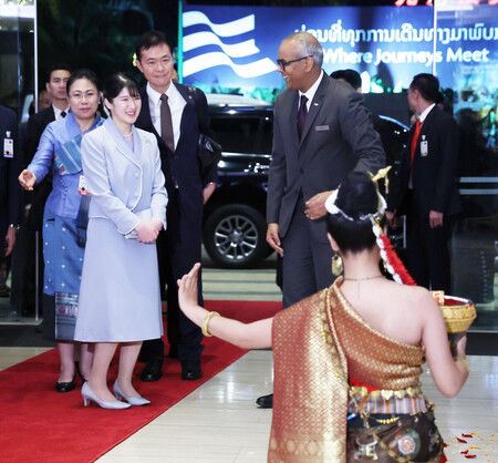 愛子內親王抵達寮國官方訪問,在永珍市區飯店接受傳統舞蹈歡迎。攝於17日(代表攝影)