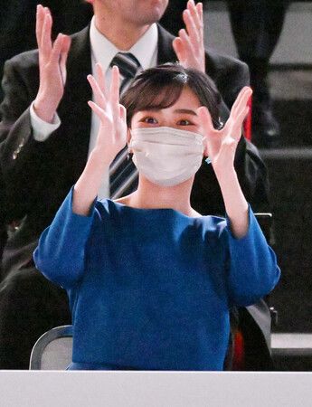 秋篠宮文仁親王的次女佳子內親王出席閉幕式,以手語鼓掌致意。攝於26日下午,東京體育館(代表攝影)