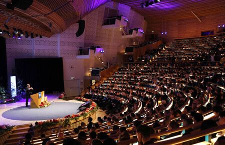 諾貝爾化學獎得主、京都大學特任教授北川進進行紀念演講。攝於8日,斯德哥爾摩