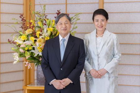 皇后雅子與天皇陛下在62歲生日之前拍攝照片。攝於3日,皇居・御所(宮內廳提供)