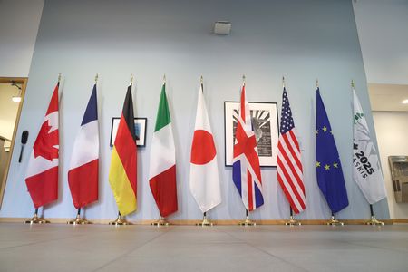 G7峰會參加國國旗與歐盟(EU)旗幟。攝於2025年6月,加拿大班夫