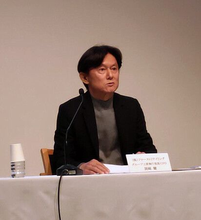 迅銷公司董事岡崎健舉行記者會。攝於8日下午,東京都港區