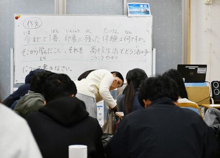 因各種緣由來日,在「YSC全球學校」為了高中升學進行入試準備的受講生。攝於1月22日,東京都福生市