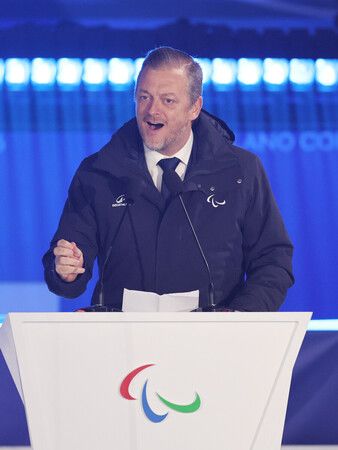 國際帕拉林匹克委員會(IPC)主席帕森斯於閉幕式致詞。15日於柯蒂納丹佩佐