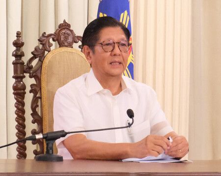 18日在馬尼拉接受專訪的菲律賓總統小馬可仕