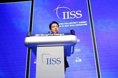 在亞洲安全會議(香格里拉對話)上發表演說的防衛相小泉進次郎。31日攝於新加坡(EPA時事)