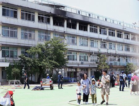 校舍4樓發生火災的瀧野川第三小學。19日下午攝於東京都北區