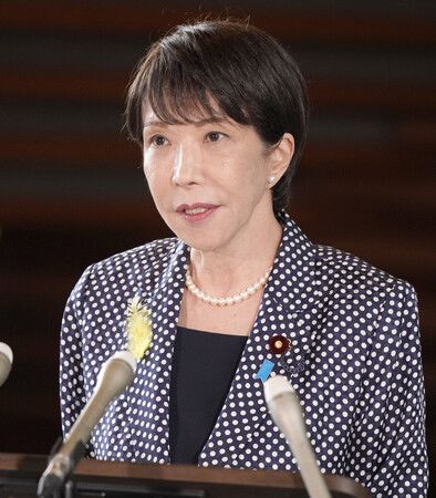 在出發前往印度前,接受記者團採訪的首相高市早苗。1日下午攝於首相官邸