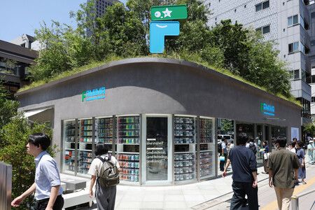 全家便利商店的首家旗艦店「FAMIMA PARK AZABUDAI」。9日下午攝於東京都港區