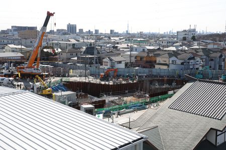 埼玉縣八潮市因下水道管線破損導致縣道十字路口塌陷後的復原工程現場。(1月26日,埼玉縣八潮市)