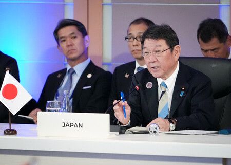 日本外相茂木敏充(前排右)出席日本-ASEAN外長會議。攝於7月22日,菲律賓馬尼拉。(日本外務省提供)