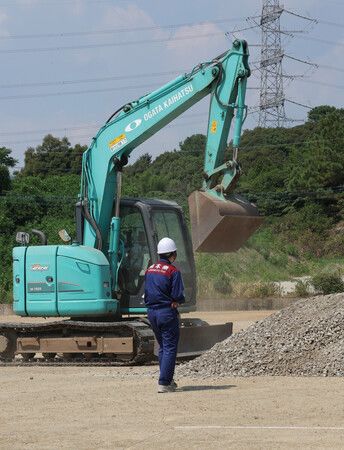 臨時住宅工程動工,相關人員確認建物配置。8月3日下午,熊本縣宇城市