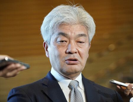 東京大學公共政策研究所教授鈴木一人接受媒體採訪。(4日下午,首相官邸)