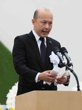 長崎市長鈴木史朗在和平祈念典禮宣讀長崎和平宣言。9日上午、長崎市和平公園
