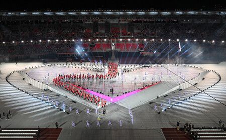 日本代表團在愛知名古屋亞運開幕式進場。19日攝於愛知Paloma瑞穗體育場