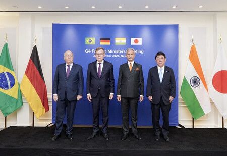 日本外務大臣茂木敏充(右一)等人22日在美國紐約出席日本、德國、印度及巴西4國(G4)外長會議。(日本外務省提供)