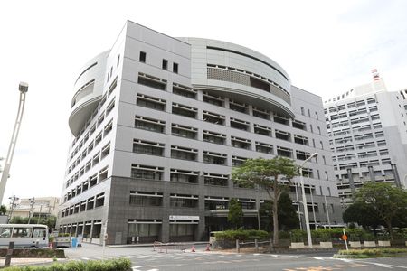 沖繩縣警察本部,位於那霸市