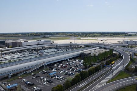 成田機場規劃興建第3條跑道的預定地,位於飛機滑行道前方丘陵地帶。2017年4月攝於千葉縣成田市