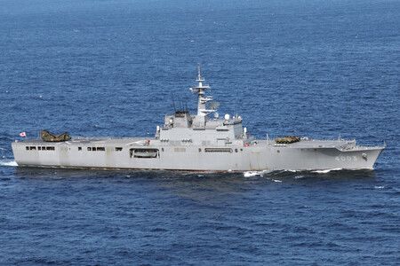 日本海上自衛隊運輸艦「國東(くにさき)」參加國際觀艦式。2022年11月攝於神奈川縣外海相模灣