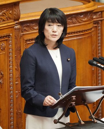 立憲民主黨參議員三上繪里9日下午在國會參議院全體會議上進行代表質詢