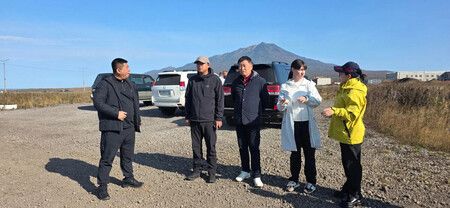中國黑龍江省企業相關人士訪問日俄存在主權爭議的北方領土擇捉島。照片由俄羅斯遠東薩哈林州政府於13日公布。(法新社/時事通信)