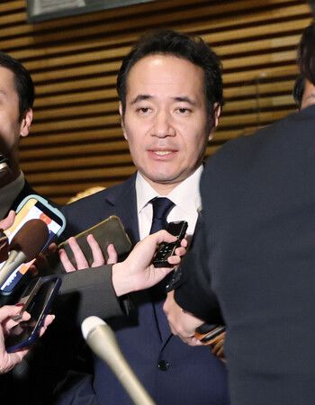 日本農林水產大臣簗和生14日下午向首相高市早苗遞交辭呈後,在首相官邸接受媒體採訪