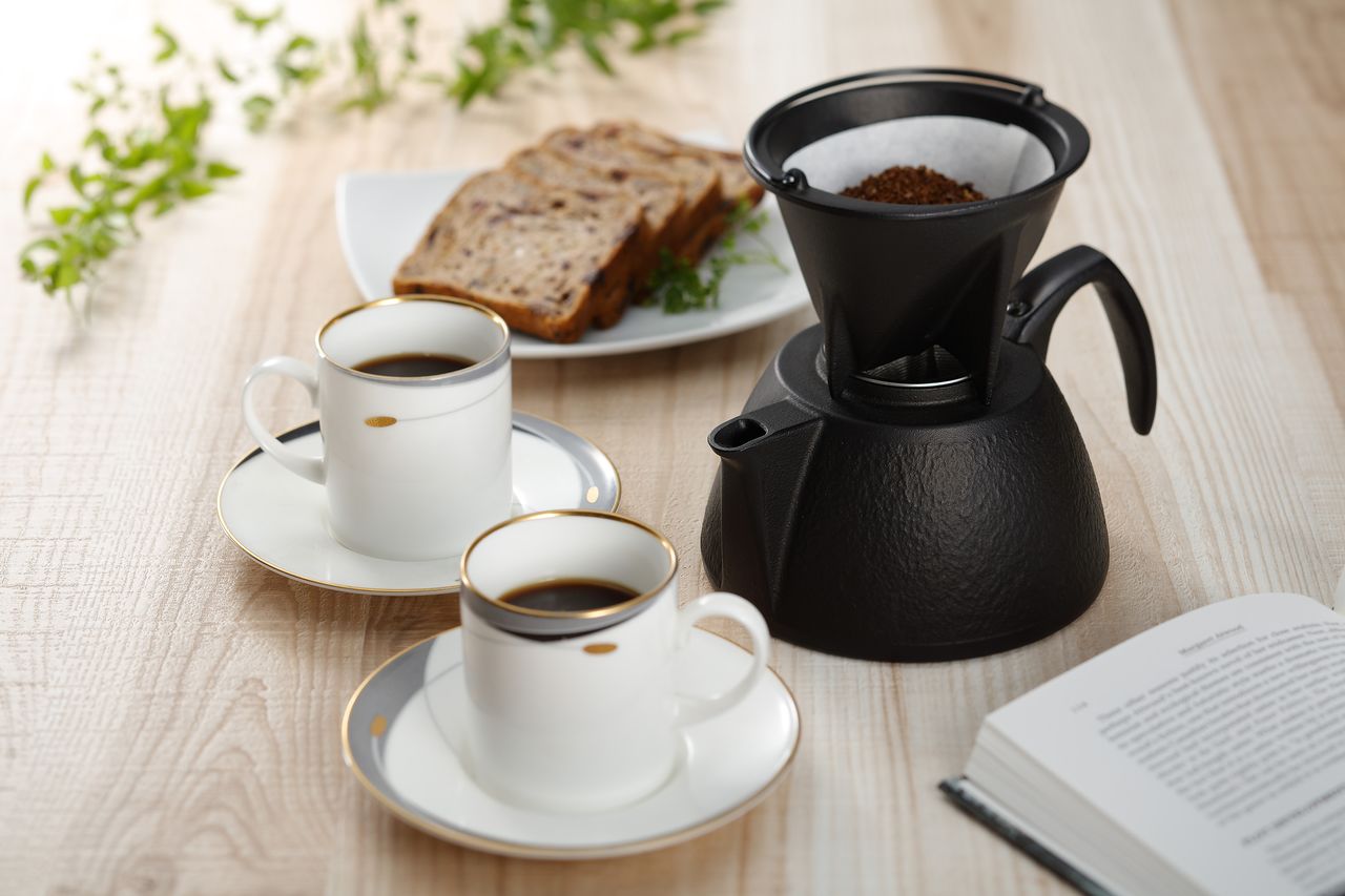 شهد وعاء القهوة هذا إقبالًا هائلًا لدرجة أنه واجه نقصًا في الأسواق في بعض الفترات. (إيواتشو)