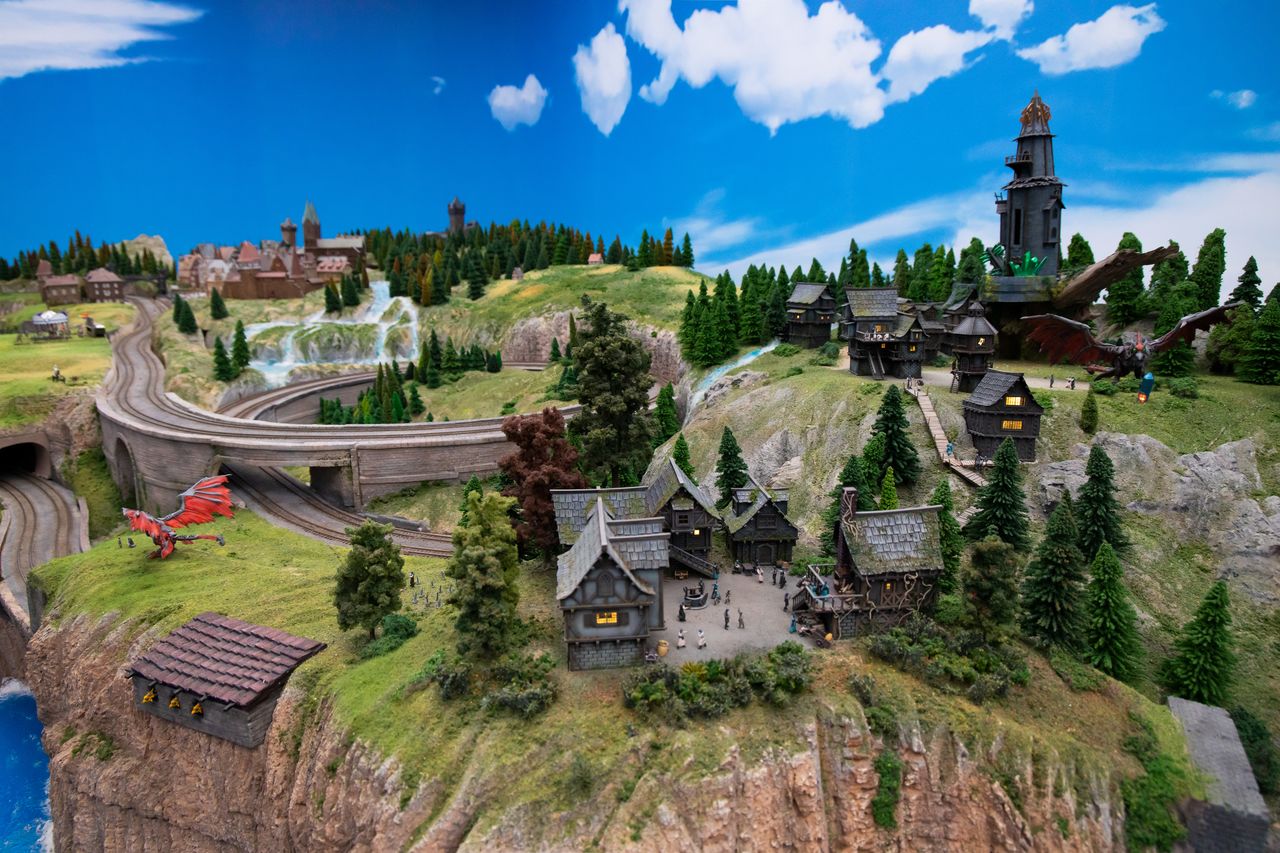 القرية العالمية هي عالم خيالي يضم التنانين والوحوش السحرية الأخرى.