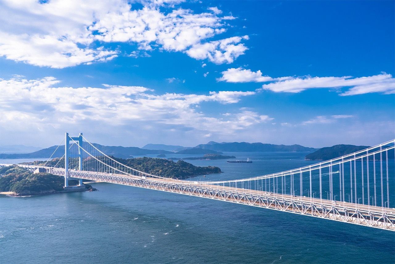 يربط جسر سيتو أوهاشي أوكاياما بمحافظة كاغاوا في جزيرة شيكوكو (حقوق الصورة لبيكستا).
