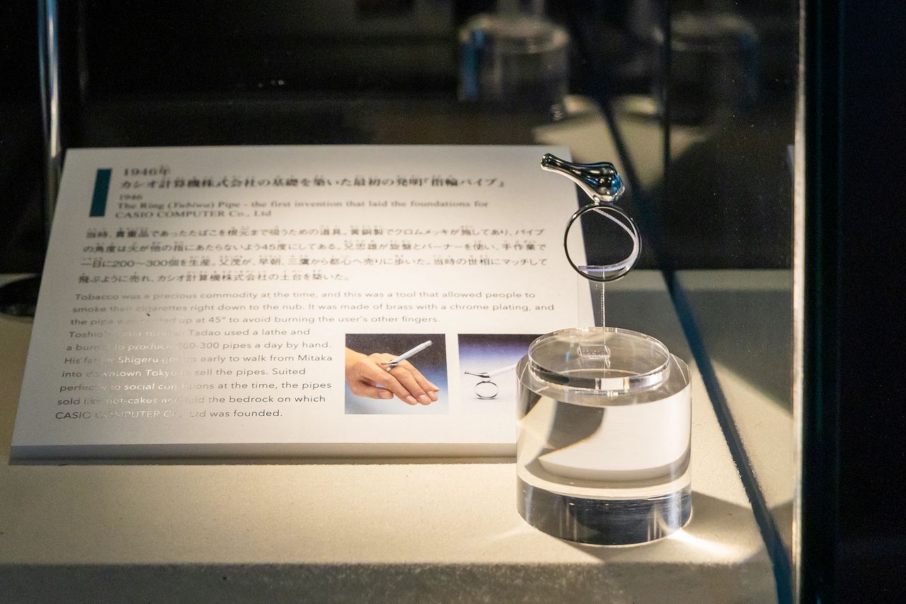 ”خاتم حمل السجائر“ الذي يعتبر أول منتج لاقى رواجا. كان توشيو مخترعا وثيق الصلة بحياة الناس العاديين.