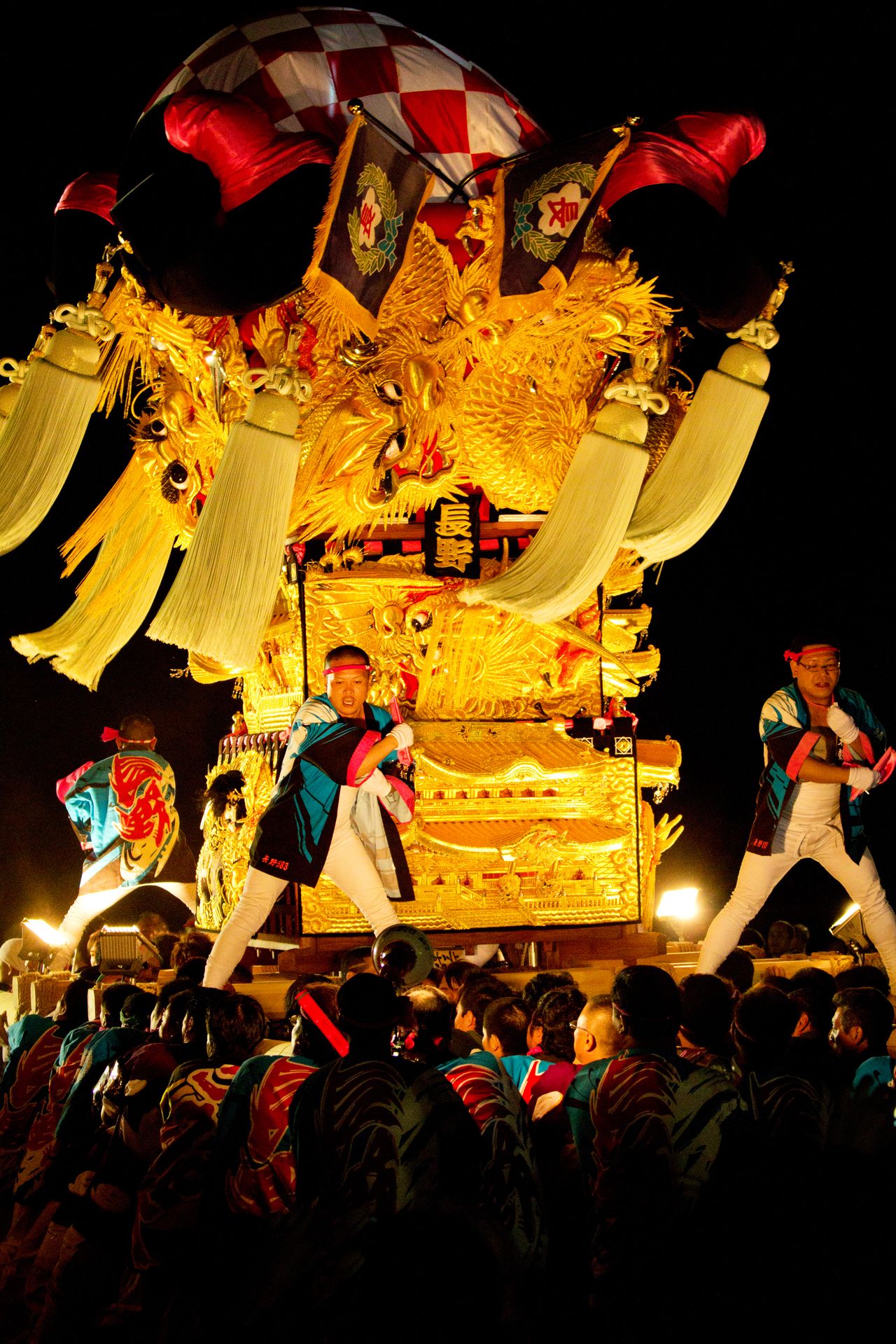 يعد التطريز الذهبي الرائع على العربات دليلًا على ازدهار المدينة في الماضي. (© مكتبة هاغا)