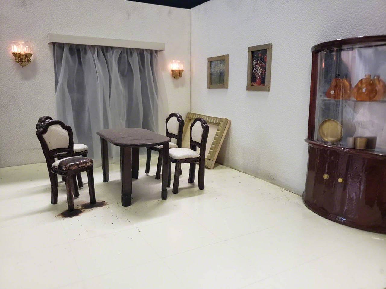 منمنمة عن الموت وحيدا لشخص مسن يعيش حياة ميسورة.