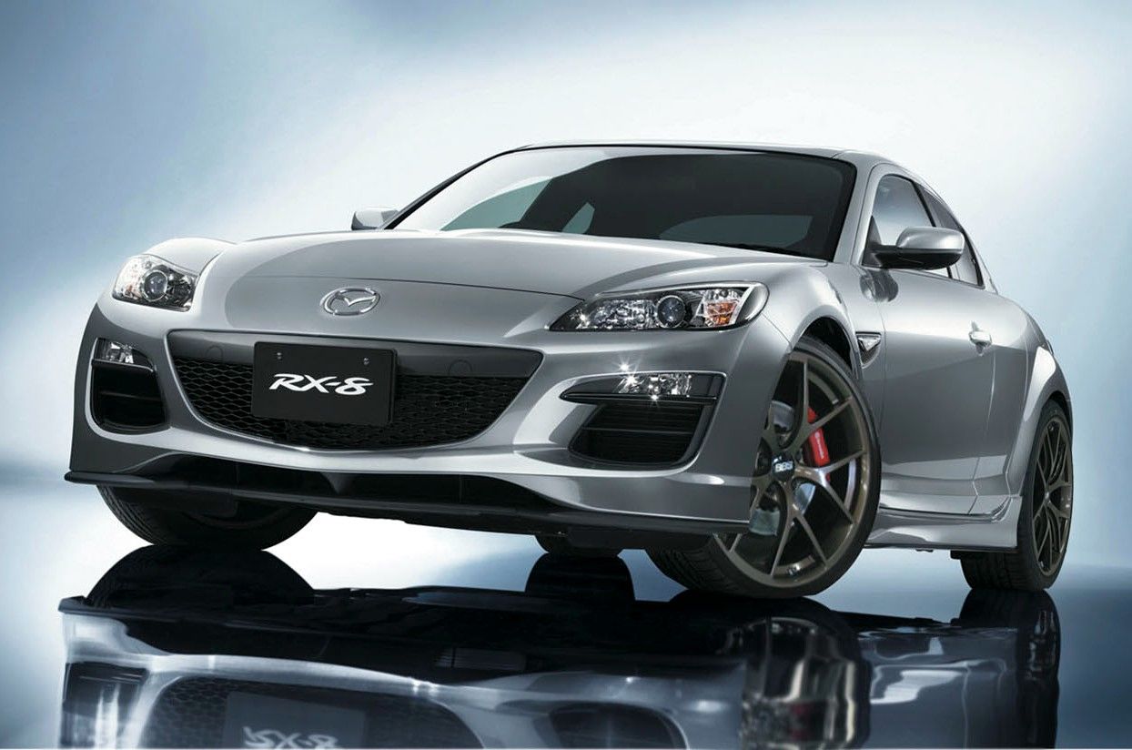 سيارة ”RX-8“ التي تم بيعها حتى ربيع عام 2013. أصبحت آخر سيارة رياضية مجهزة بمحرك دوار. © مازدا.