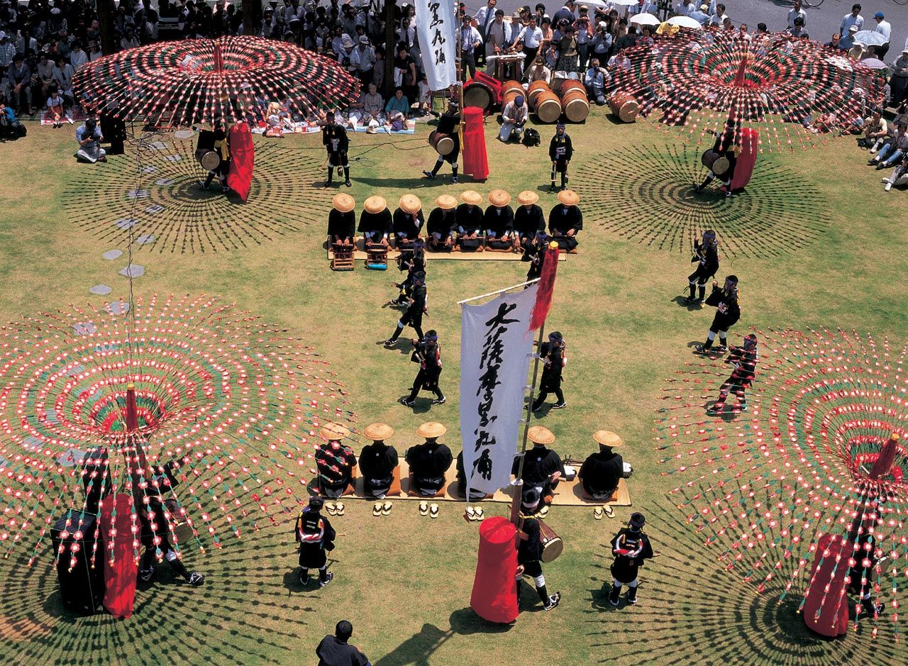 رقصة كورومارو أودوري في أومورا بمحافظة ناغازاكي (حقوق الصورة لاتحاد السياحة في محافظة ناغاساكي).