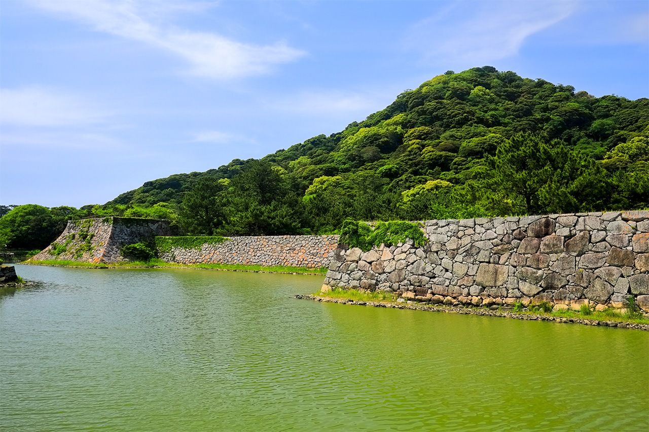 بقايا قلعة هاغي في هاغي بمحافظة ياماغوتشي والتي كانت مقرا لإقطاعية تشوشو (© بيكستا).