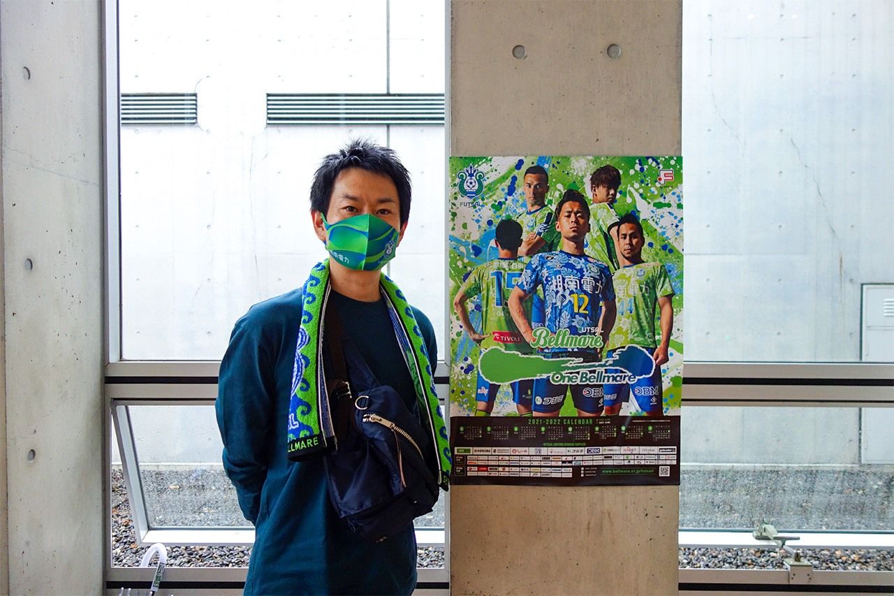 هارا ماساكي من شونان باور يُظهر دعمه لفريق الدوري الياباني المحلي شونان بيلمير ”Shōnan Bellmare“. الشركة هي الشريك الرسمي للنادي الذي ينافس في الدوري الياباني للمحترفين.