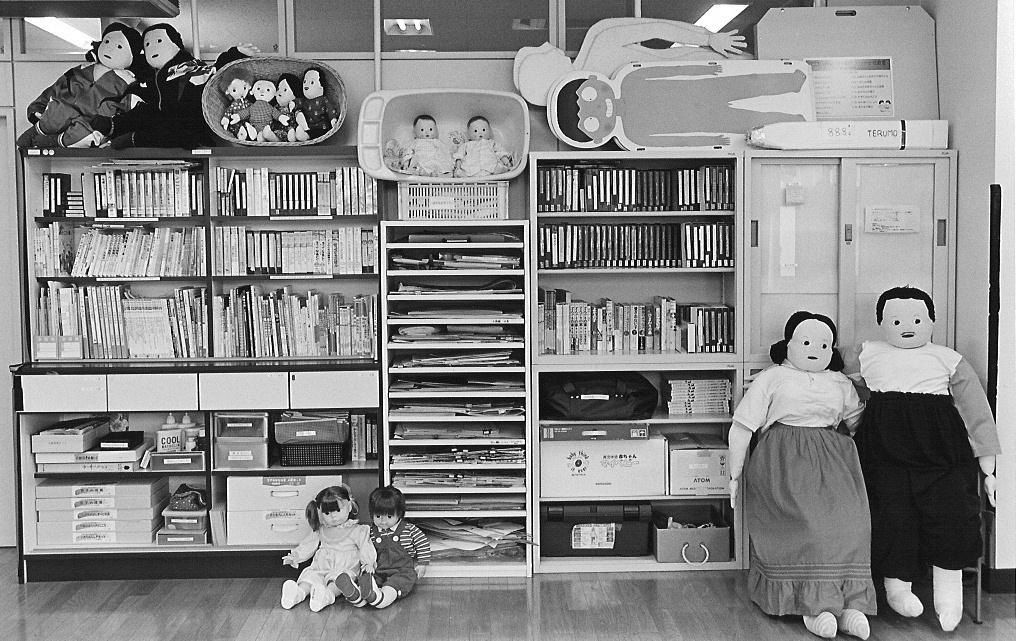 تم مصادرة المواد والمجسمات التي تم استخدامها في التعليم الجنسي من قبل مكتب الرعاية الصحية في مدرسة ناناو من طرف مجلس التعليم التابع لمحافظة طوكيو في عام 2003 استجابةً لتزايد اعتراض الرأي العام على التثقيف الجنسي بوجه عام.