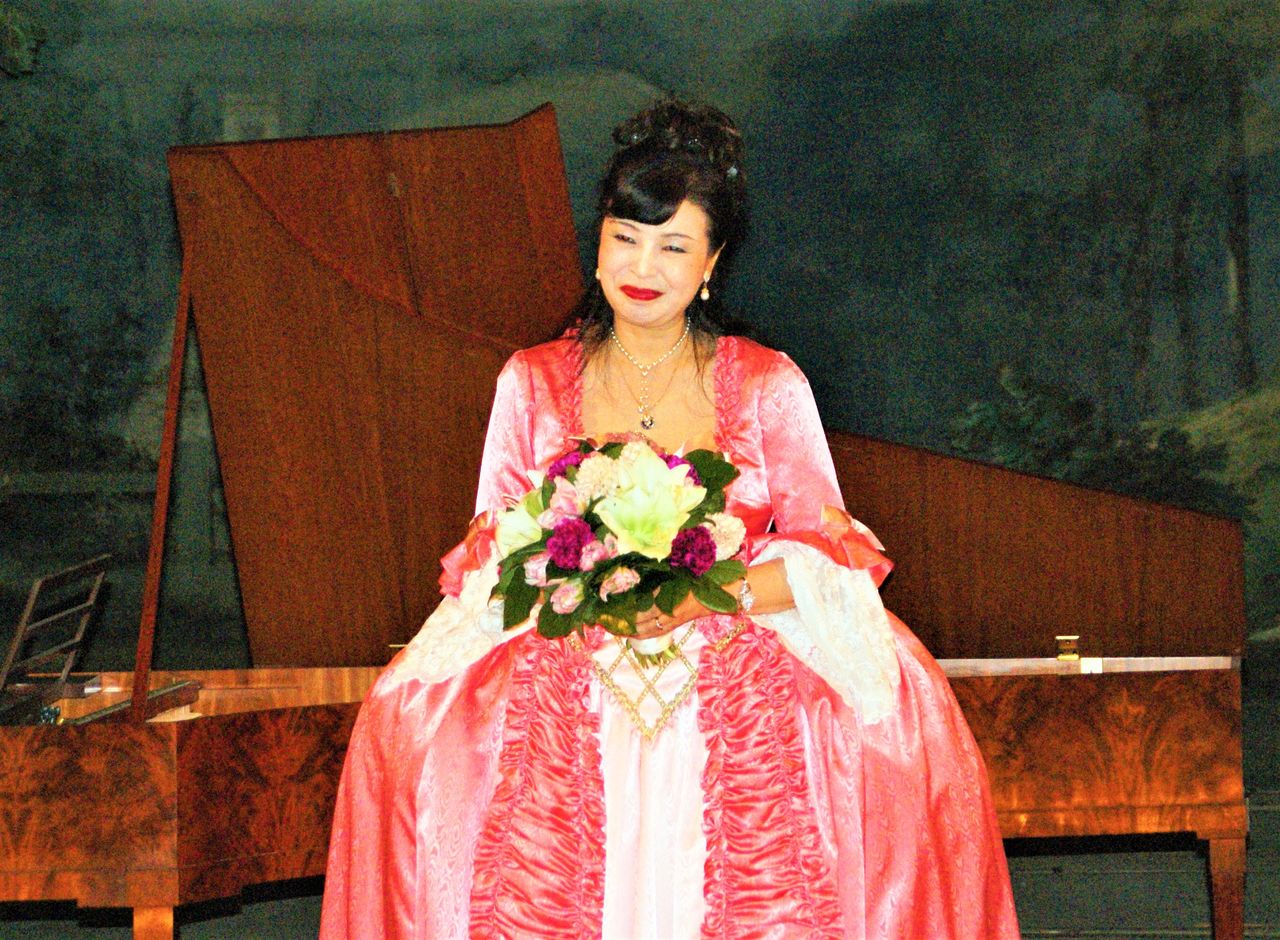 في يناير/ كانون الثاني 2011، غنت إيكيدا ريوكو في حفل موسيقي أقيم على أرض قصر فرساي ضمن فعاليات مهرجان أنغولم الدولي للقصص المصورة. (جيجي برس)