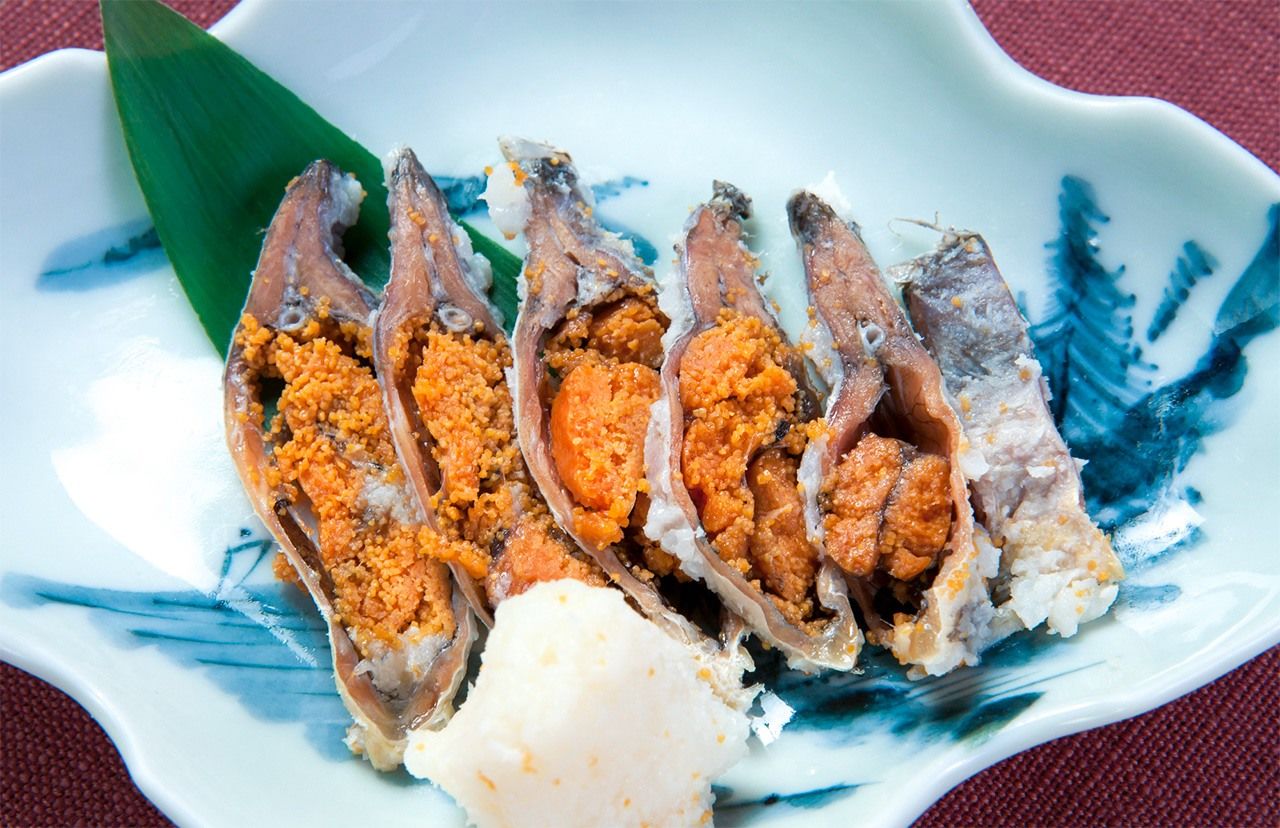  فونازوشي، هو طعام شهي مخمر مصنوع من السمك والأرز، وتشتهر به محافظة شيغا، بمذاقه الخاص. الصورة من بيكستا.