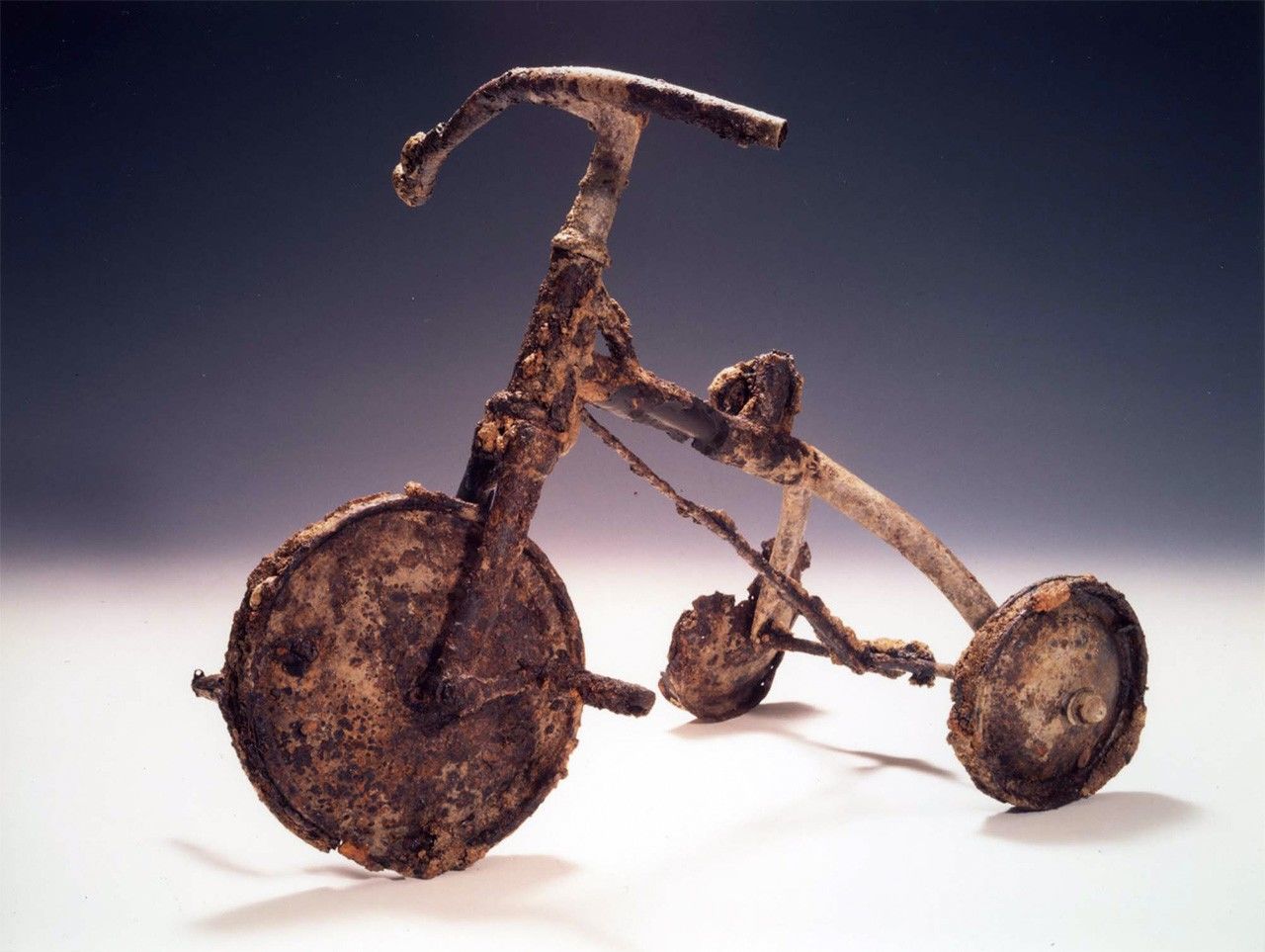 دراجة ثلاثية العجلات من مجموعة متحف هيروشيما التذكاري للسلام. تبرع بها تيتسوتاني نوبو.