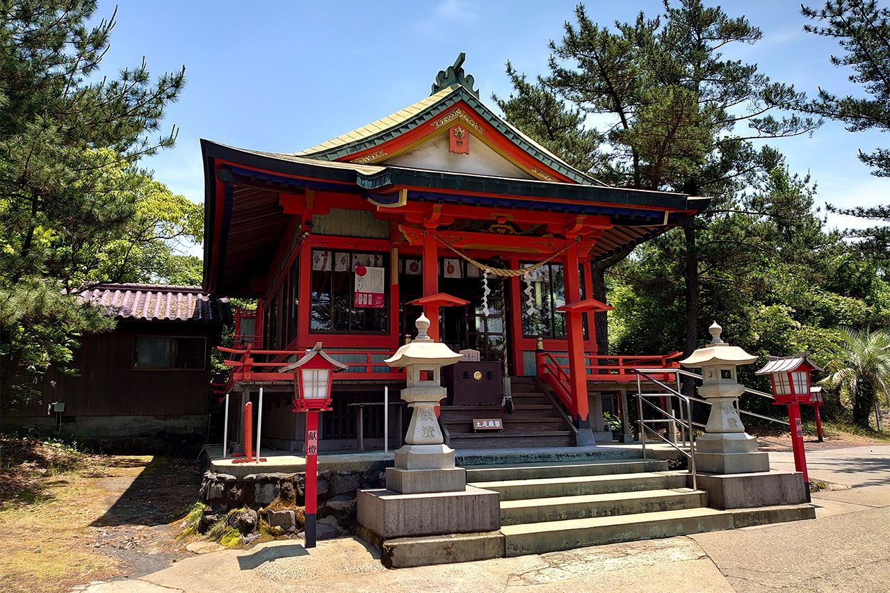 الضريح الرئيسي في معبد تسوكويومي.